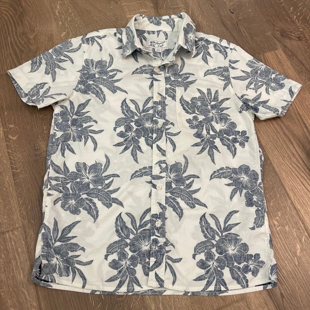 Men’s American Eagle button-down shirt, S